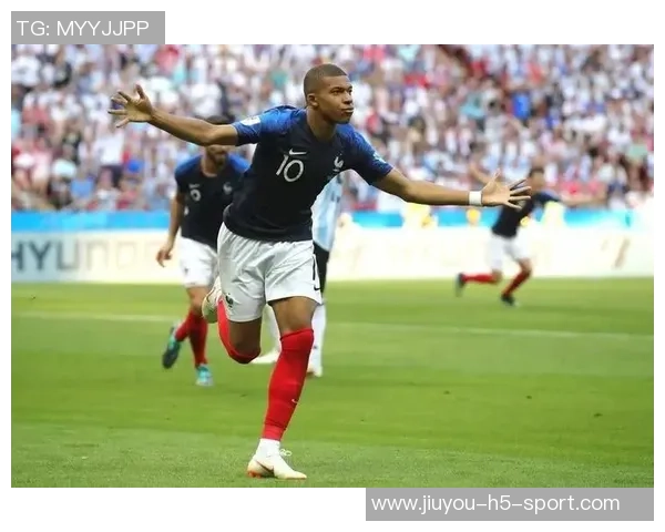 姆巴佩分享庆祝照片称国家德比胜利归球队活力无限展现精彩表现